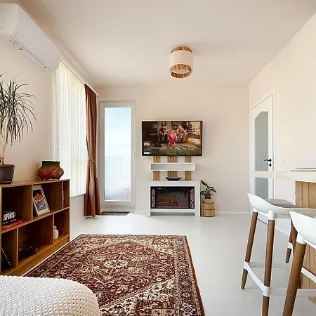 Designer 1br In New Building Park, Desk & Ac
