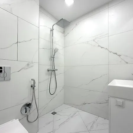 Designer 1br In New Building Park, Desk & Ac