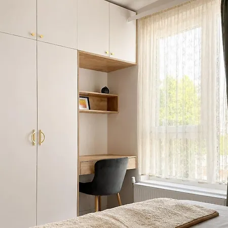 Designer 1br In New Building Park, Desk & Ac София