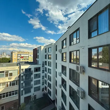 Designer 1br In New Building Park, Desk & Ac София