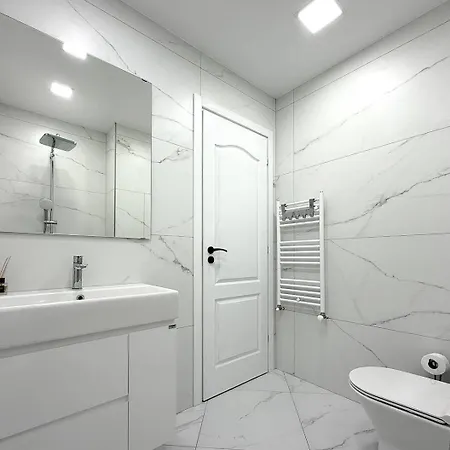 Designer 1br In New Building Park, Desk & Ac