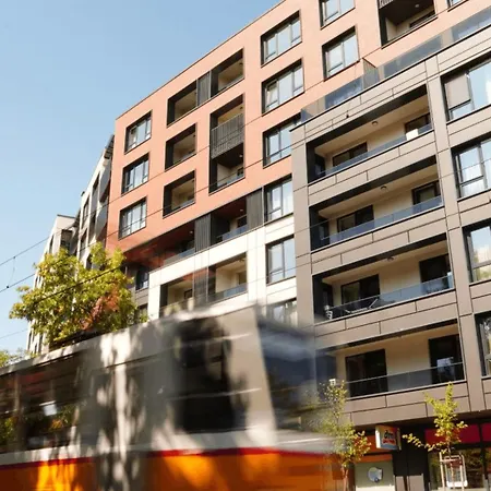 Designer 1br In New Building Park, Desk & Ac *